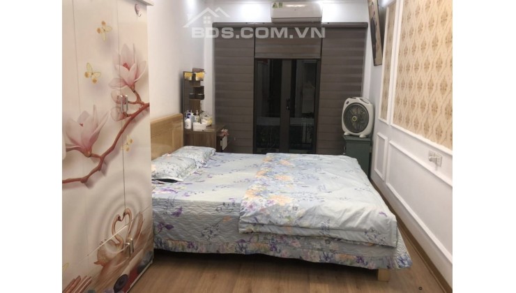 Bán nhà Tam Trinh 30 m2, chỉ nhỉnh 3 tỷ, ô tô đỗ cổng. LH: 0947865456